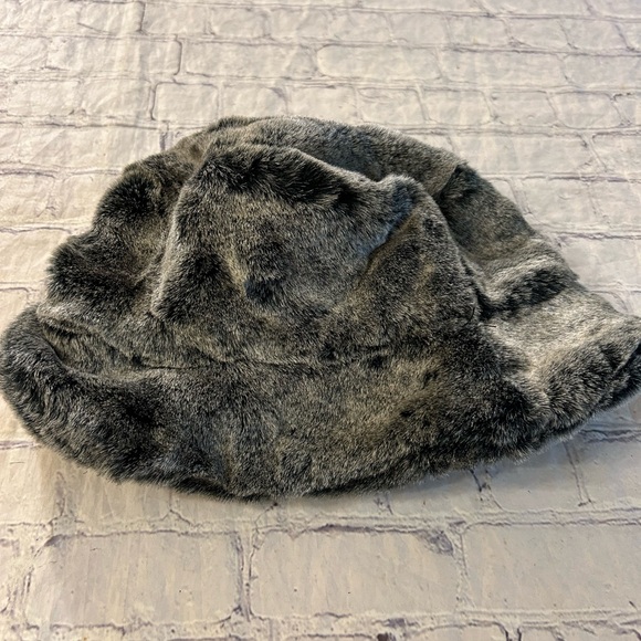 FAUX FUR GREY/BLACK WOMEN’S BUCKET HAT ACRYLIC OUTER FIT LARGE - Picture 9 of 10